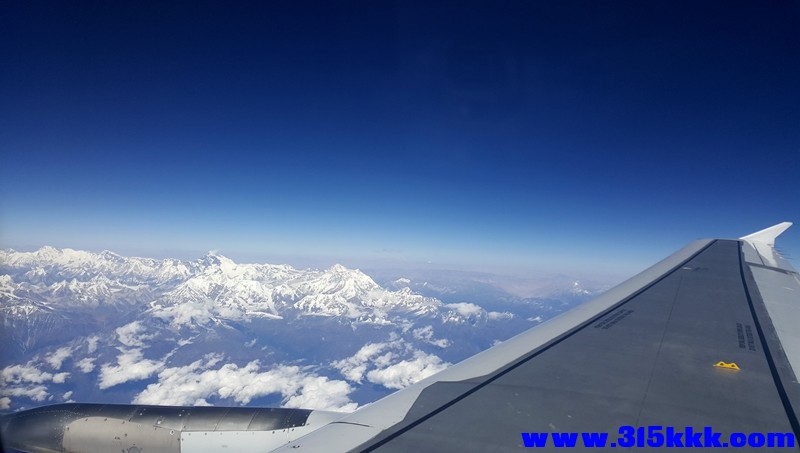 每天穿梭在喜马拉雅上空的尼迫尔航空公司的飞机.jpg