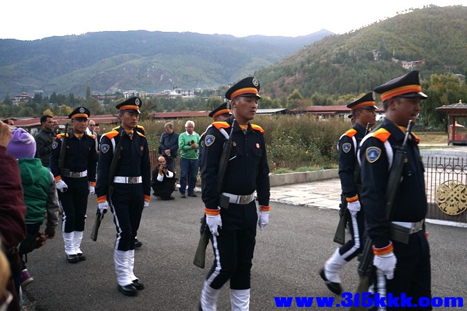 1）国旗护卫队列队回宫.jpg