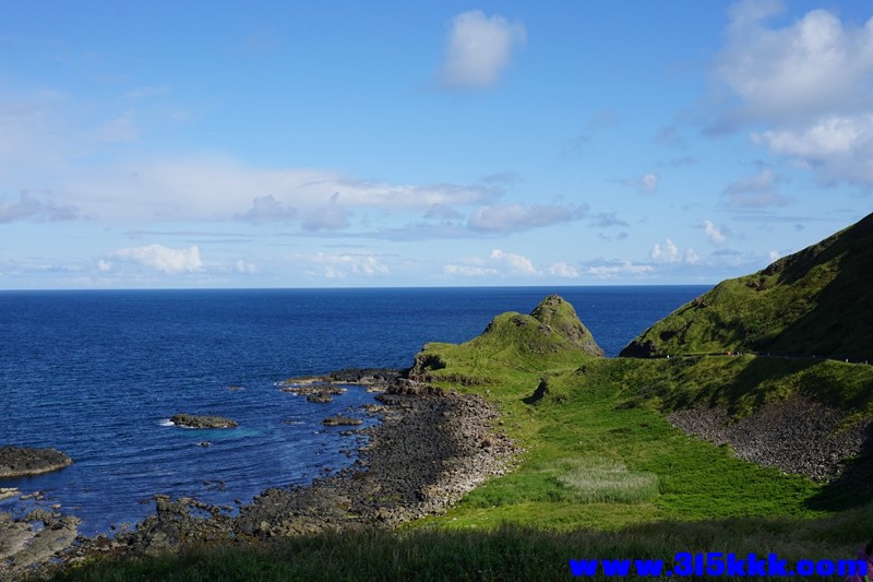 巨人堤岸和海边风景.jpg