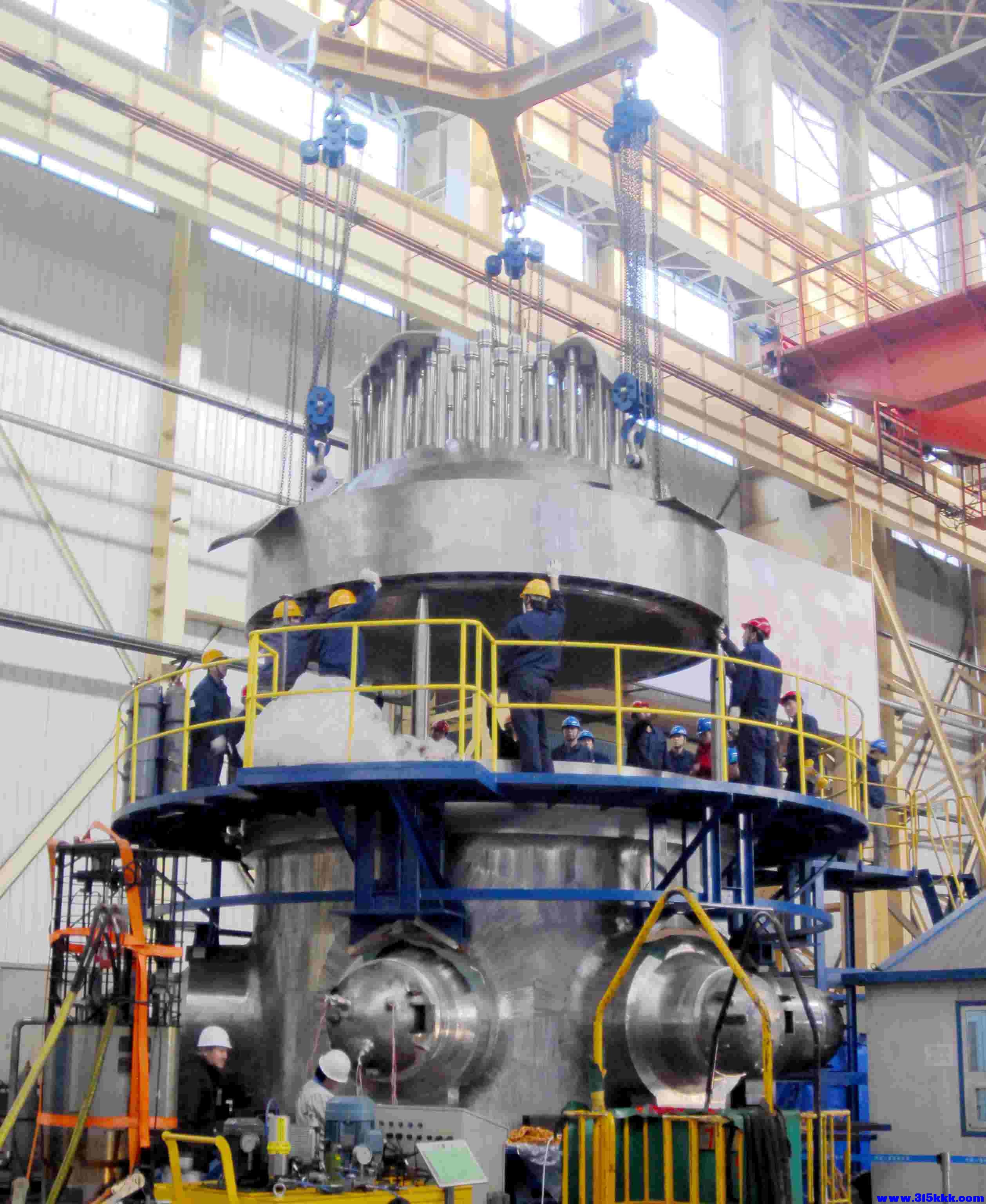 百万千瓦核反应堆压力容器顶盖吊装_conew1.jpg