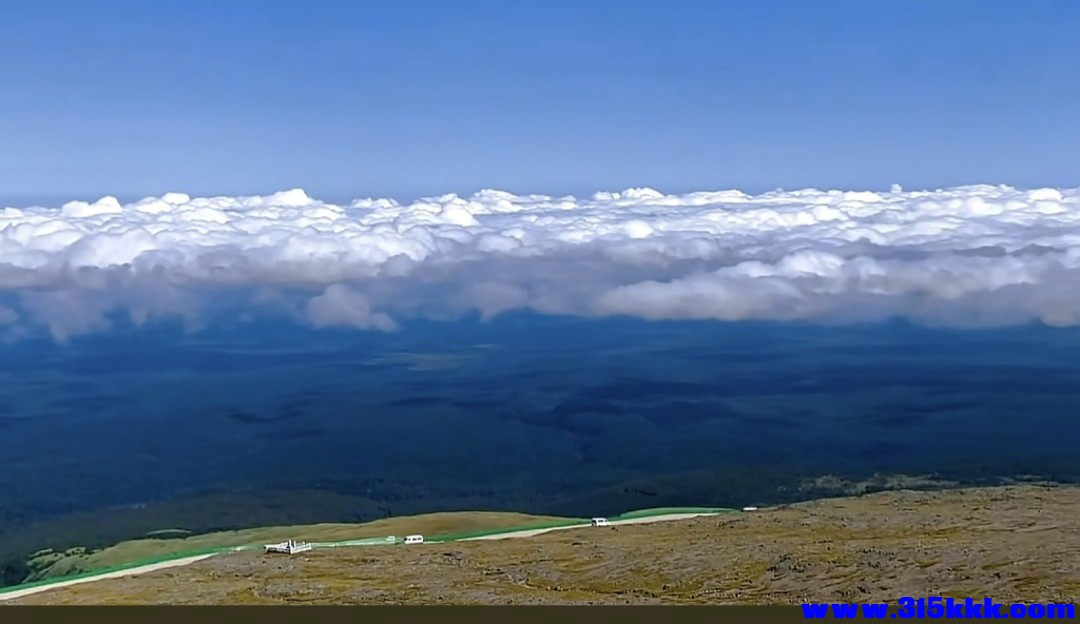 图九：长白山地面远景图