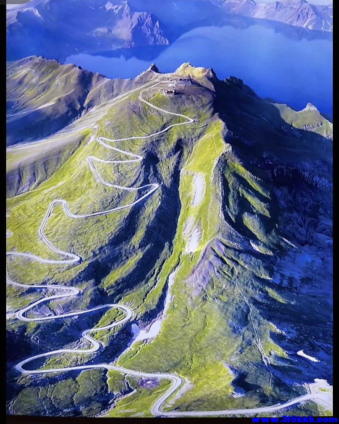 图十：北坡上山的七十二拐险路