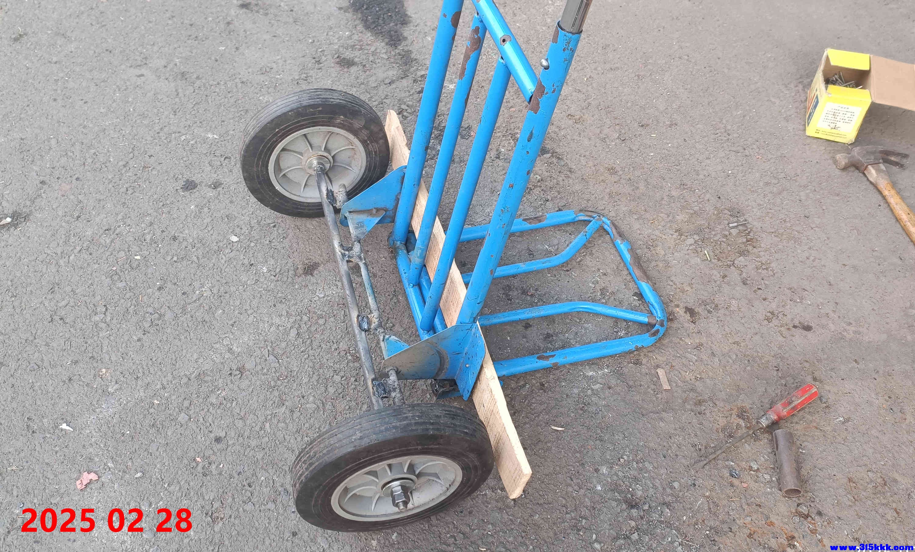 改制后未打磨和上漆的小车