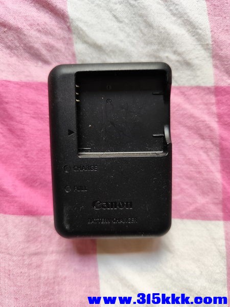 佳能 CB-21A数码相机充电器 01_调整大小.jpg